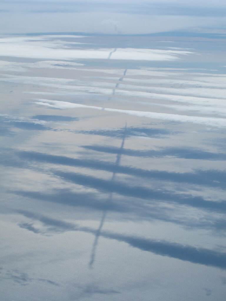 12.09.2012 Marseille - München | Contrails in verschiedenen Wolkenschichten