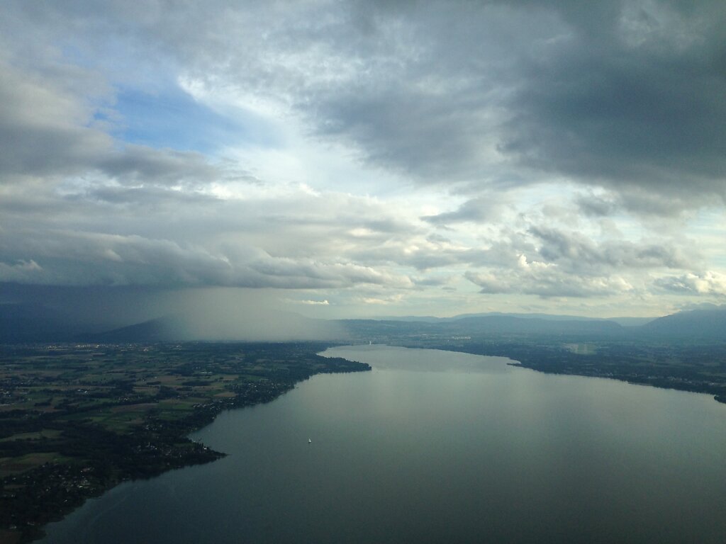 20140814-MUC-GVA-Regenschauer-ueber-Genf.jpg