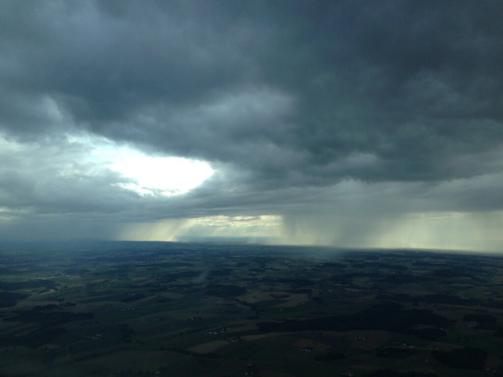 15.08.2014 Rostock Laage - München | Regenschauer über München 1