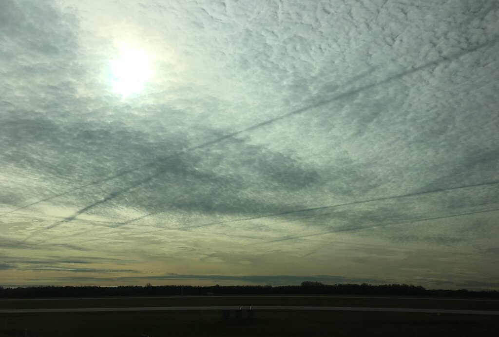 25.10.2017 München - Triest | Kondensstreifen über den Wolken