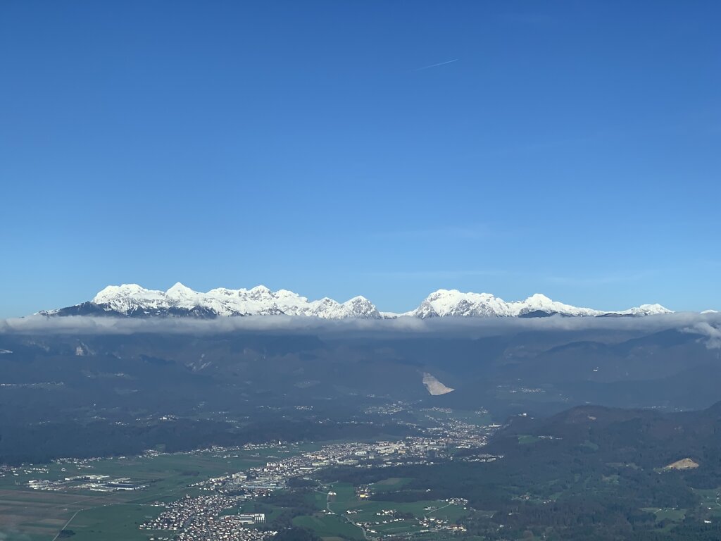 04.12.2019 München - Ljubljana | Schneebedeckte Gipfel über dem "Wolkenspiegel"