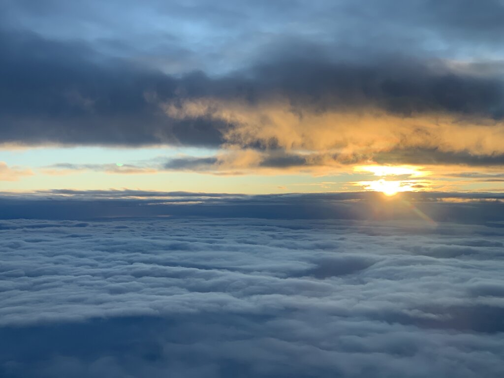 03.02.2020 München - Rostock Laage | Sonnenaufgang zwischen den Wolken