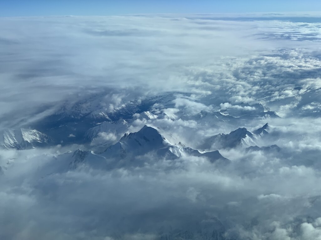25.12.2020 München - Valencia | Der Mont Blanc bricht durch die Wolken