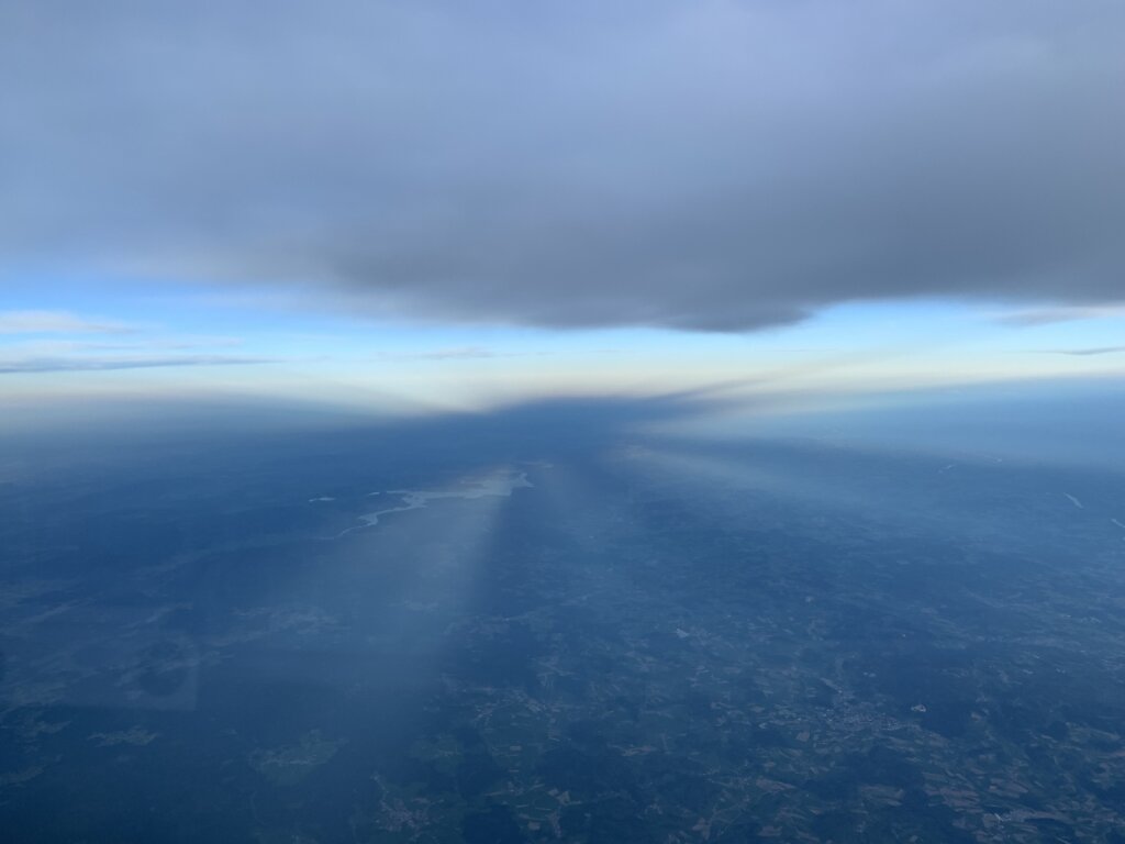 10.05.2021 München  - Warschau | Im Schatten der Wolken