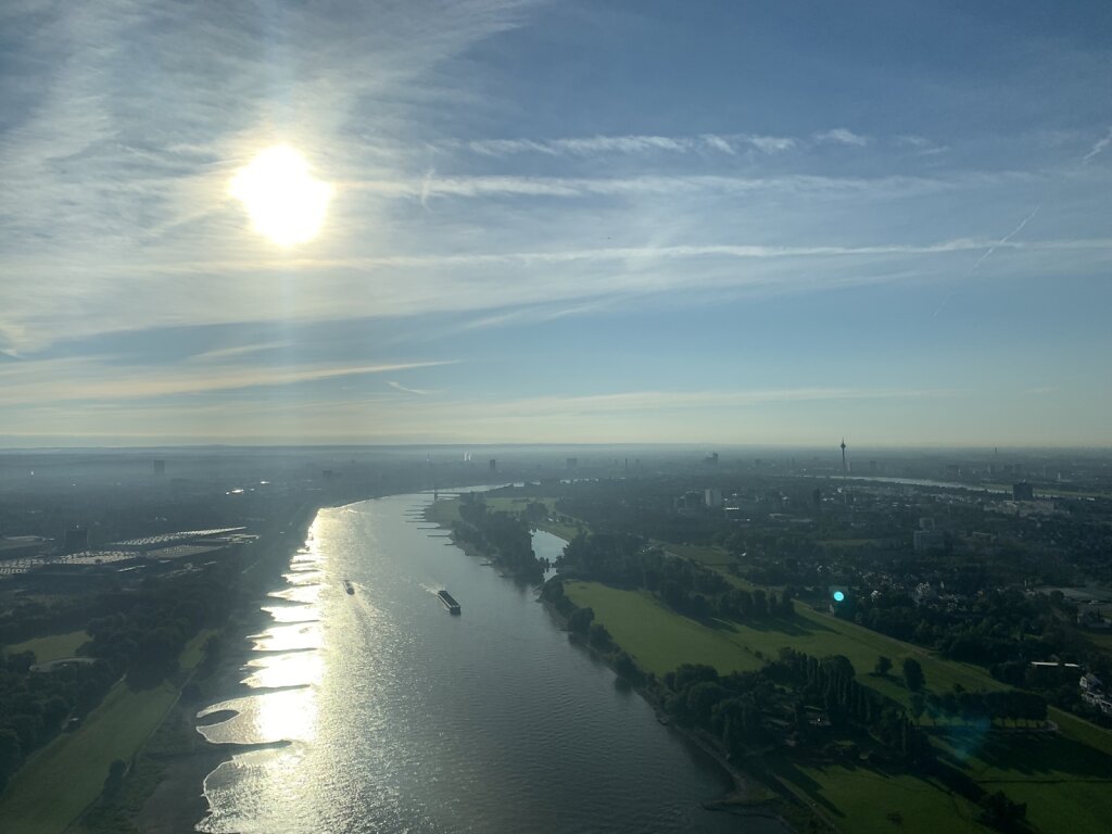 21.09.2021 - München - Düsseldorf | Frühmorgens über dem Rhein