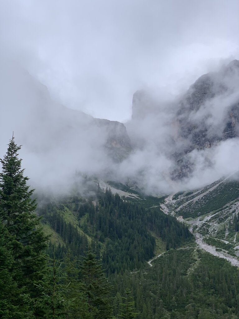 08.08.2021 Der Weg hinter mit verschwindet in Wolken...