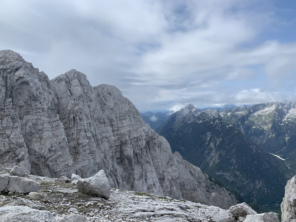 23.08.2021 Es reißt auf