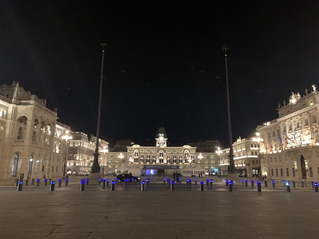 31.08.2021 Die erleuchtete Piazza Unità d'Italia