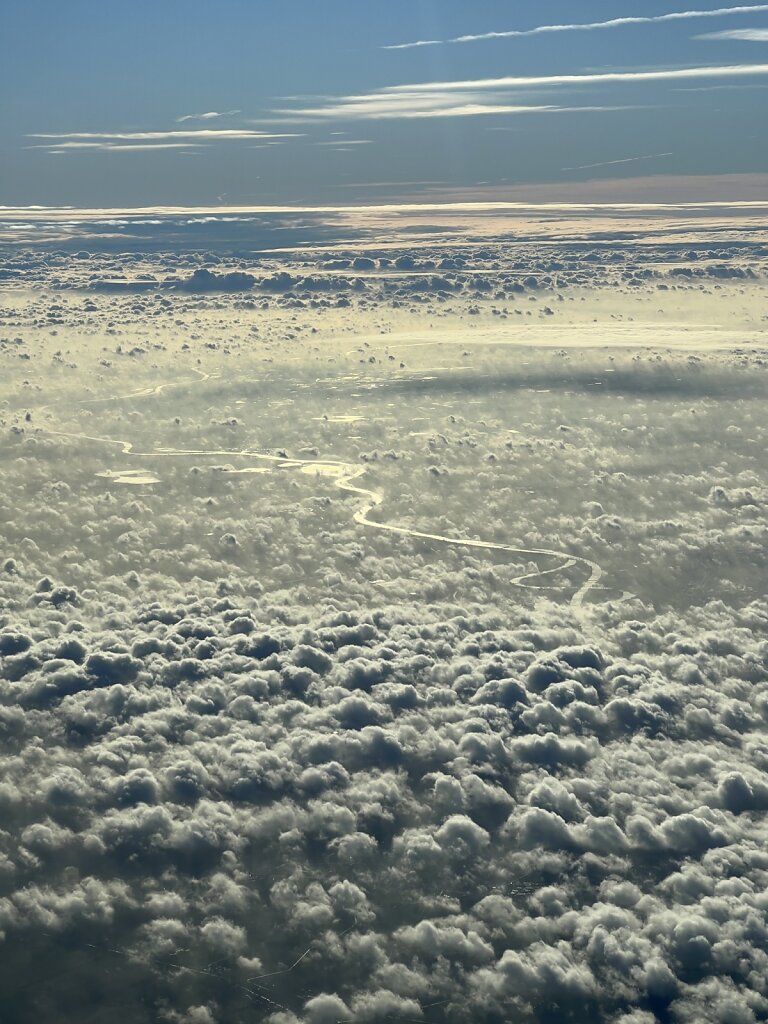 20221222-AMS-MUC-Der-Rhein-in-Wolken-gebettet.jpg