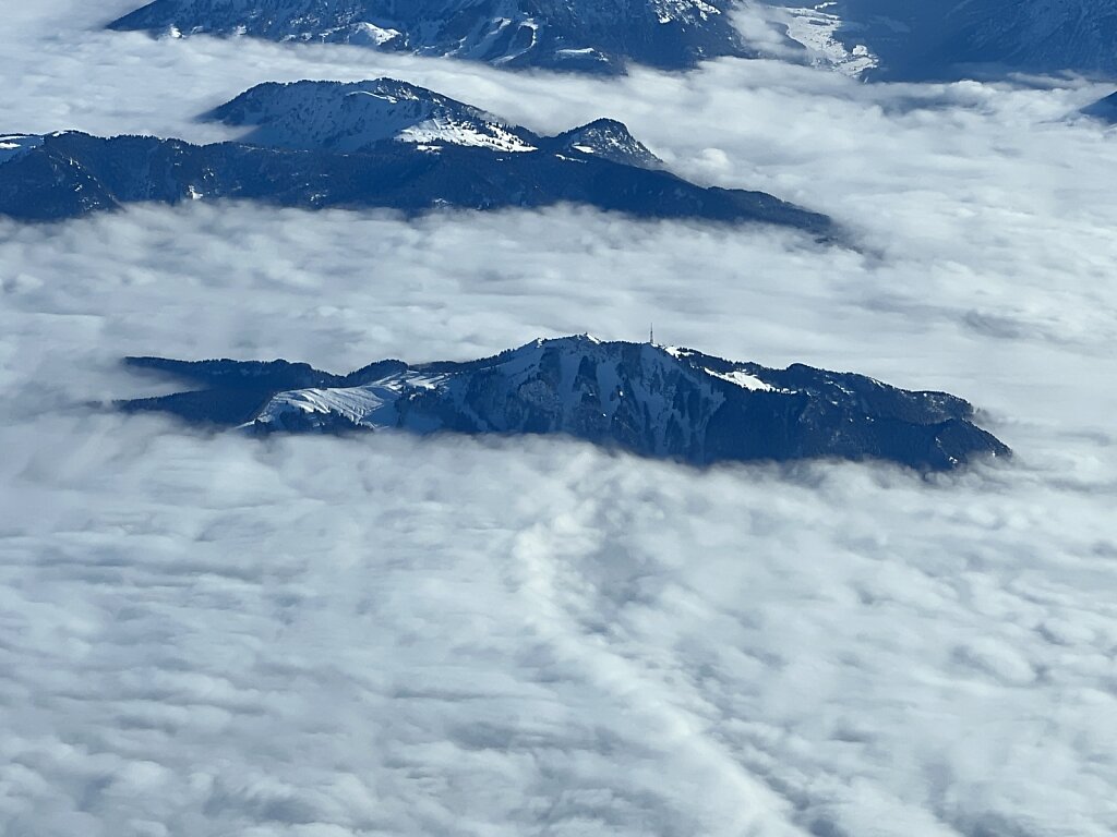 25.01.2023 Basel - München | Der Wächter des Allgäus thront über den Wolken