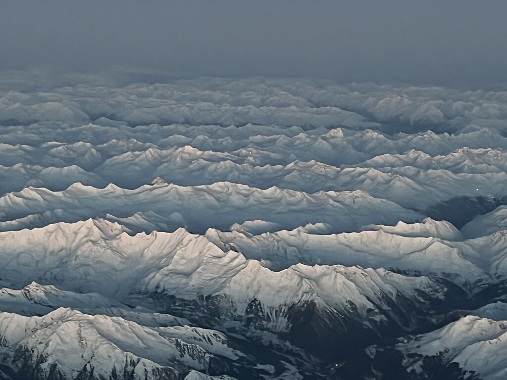 16.12.2023 München - Marseille | Schneeige Alpen am Morgen