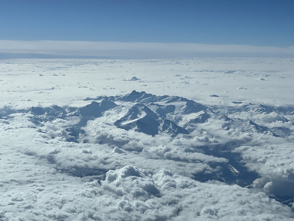 01.03.2025 München - Ljubljana | Der Großglockner in Wolken
